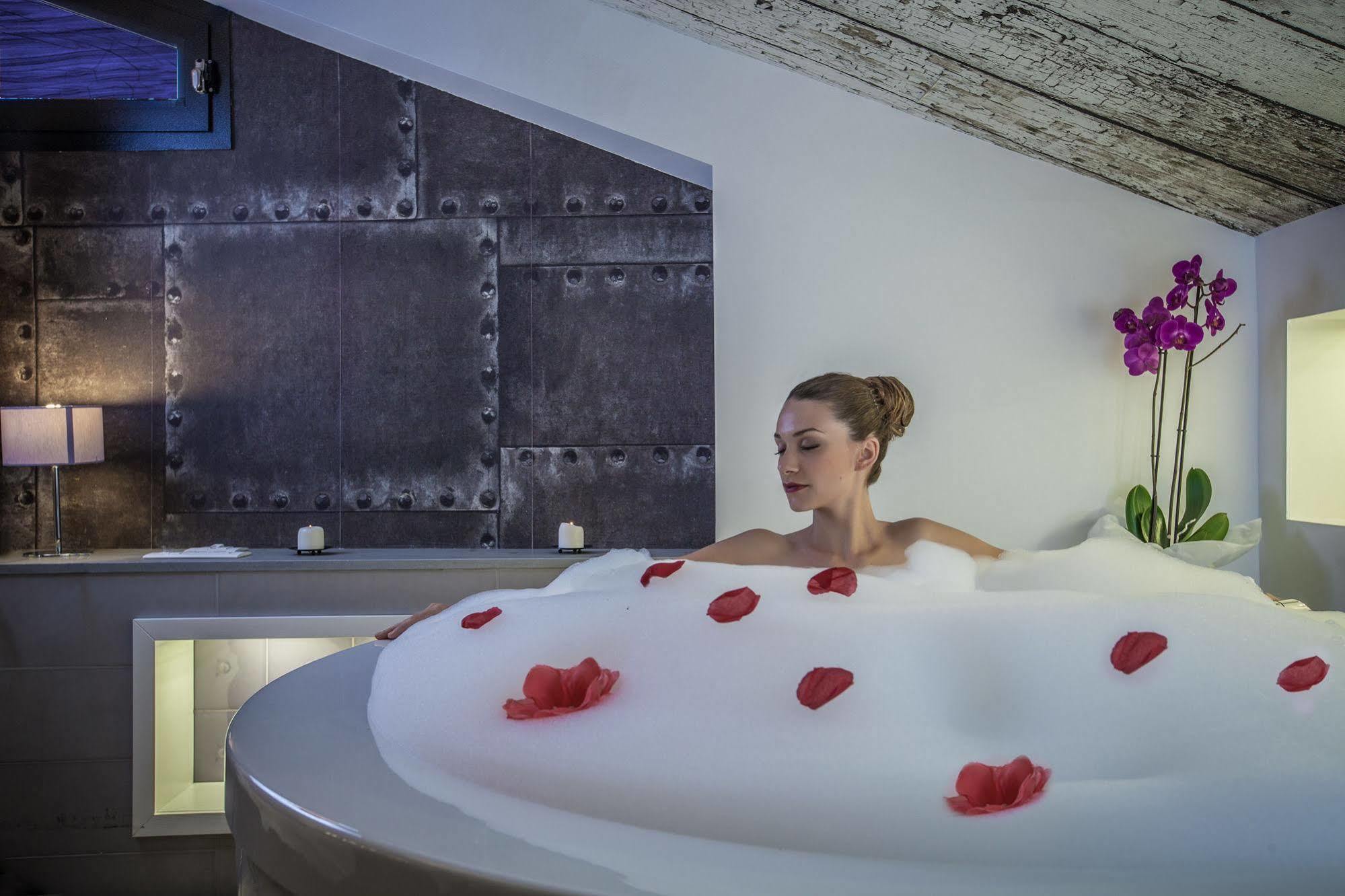 Emphasis Suites & Rooms Кальяри Экстерьер фото